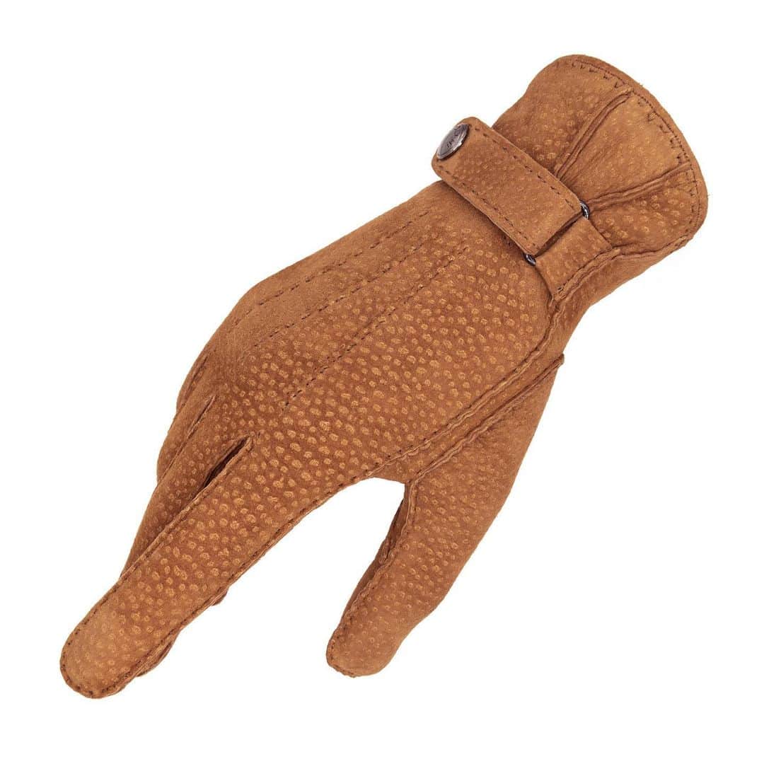 マッツォレーニのインスタグラム：「-shop online- #gloves #mazzolenigloves #gentleman #madeinitaly #heritage」