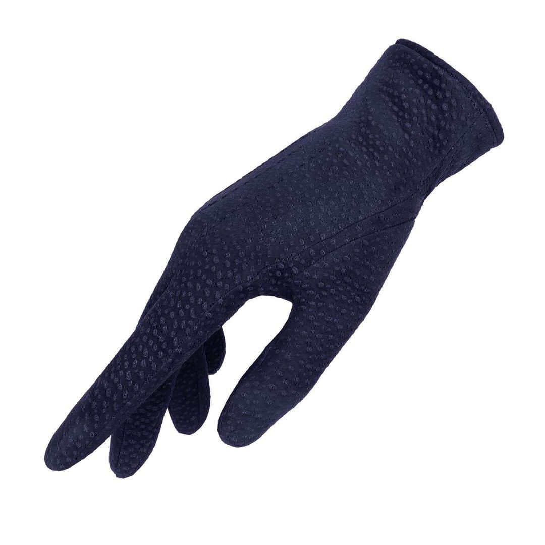 マッツォレーニのインスタグラム：「-shop online- #gloves #mazzolenigloves #gentleman #madeinitaly #heritage」