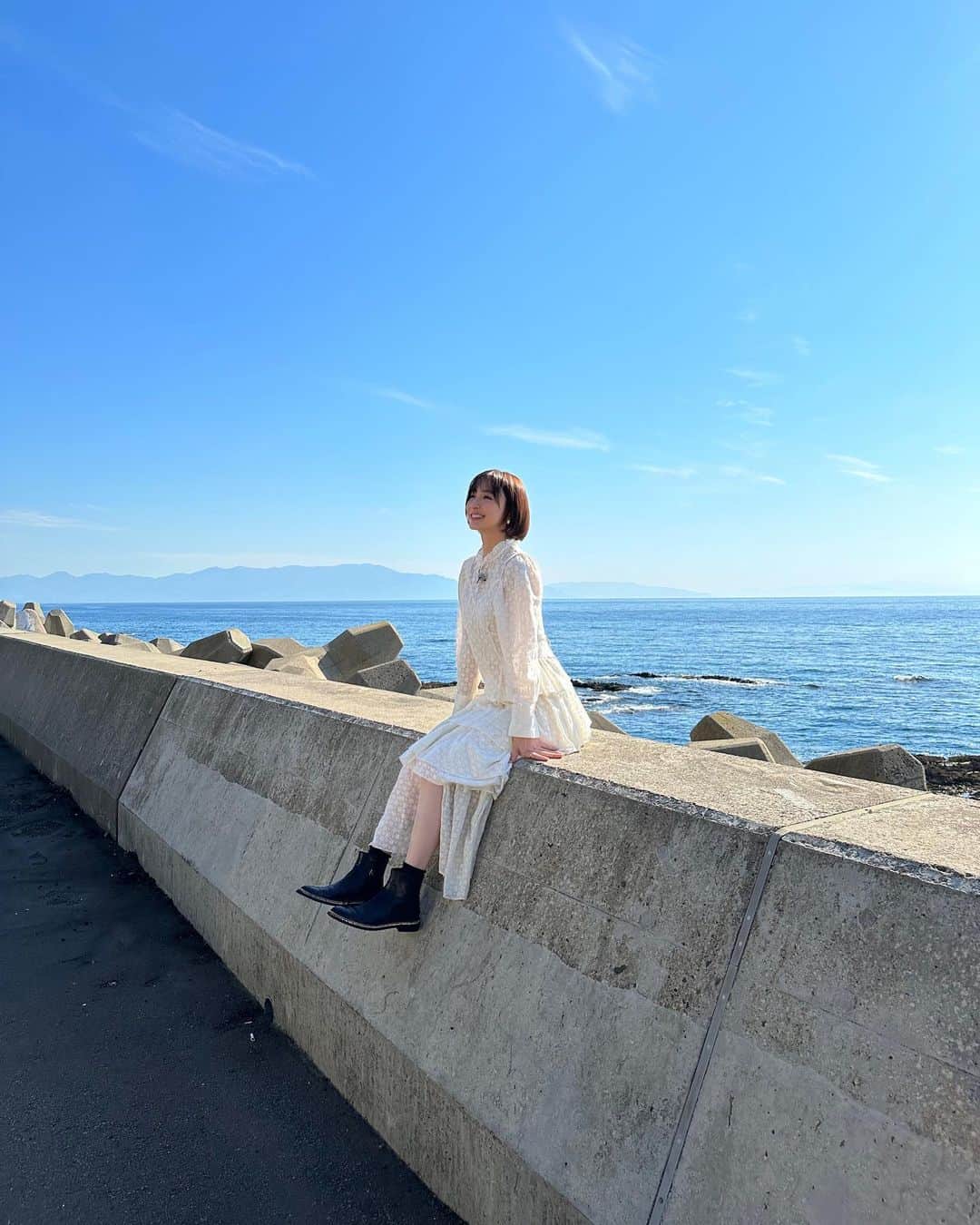 篠田麻里子のインスタグラム：「先日の収録で行った北海道💕 楽しかったなぁ✨ 今日は北海道ばりに寒かったね🤔  衣装 @casa_fline   #北海道」