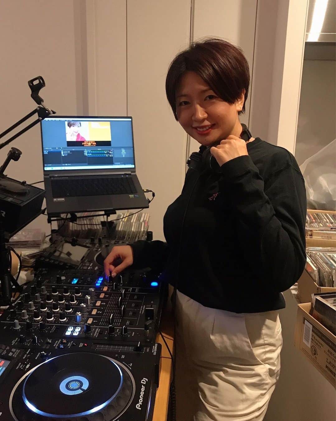 クルーズグループ【公式】のインスタグラム：「本日👏🏻 ̖́ ちょっと早めの🎃🦇🕸 ハロウィン👻🎃🍭 音楽配信イベント🎧🎶  クルジムのインスタでもお馴染みのクルーズグループ事務員のさきと初出演の柚木ひおりが出演します😄  リクエストもまだまだ受付中✨ どしどしご応募お待ちしてます🌈  19:00～　CDJ TAKE A ★ CHANSE 19:30～　事務員サキ 20:15～　柚木ひおり  @cruse.jimny.girl  －－－－－－－－－－－－－－－ twitch.tv/cdj_take_a_chance ↑こちらのアカウントから無料で配信します！ アプリを「ダウンロード」→「フォロー」お願いします☺︎💚 －－－－－－－－－－－－－－－  一緒に盛り上がっていきましょーーーーー🥳！！！  #コロナに負けるな #柚木ひおり #クルーズグループ #crusegroup #AV女優  #90年代 #80年代 #歌謡曲 #jpop #8cmcd #短曲cd #dj #音楽配信 #pioneerdj #リクエスト募集中 #twitch  #좋아요환영 #소통환영 #오오티디 #팔로우미 #팔로우 #소통해요 #셀카 #셀피  #扎心了 #赞 #好吃 #粉我 #照片 #时装」