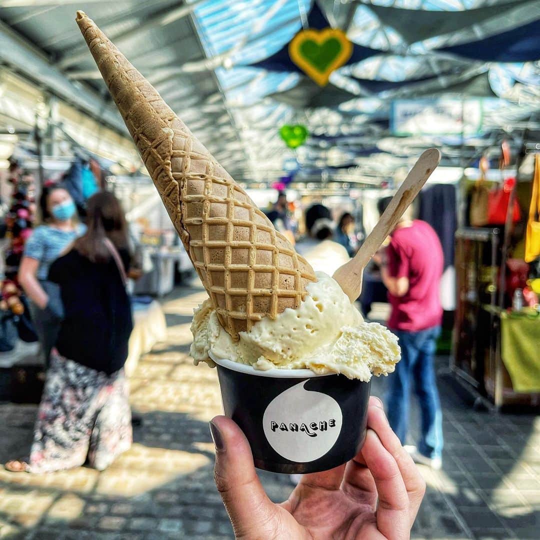 Eat With Steph & Coのインスタグラム：「I loved this sweet and creamy ice cream unCONEditionally!! 😉🍦 Although we’re already moving to winter times... Ice cream is always a good shout 🤩 @panacheicecream   📍 Location: Greenwich market 💸 Cost: ££ 🍃 Veg options: No 🍜 Best dishes: Ice cream 🍦 👀 Type: Desserts 🍫」