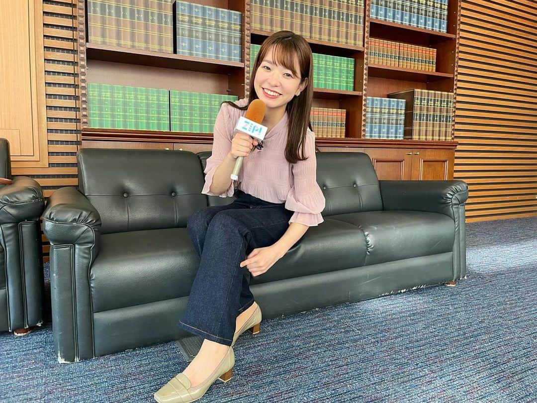 濱村春香のインスタグラム：「. 明日ZIP!特集担当です🎤 ⁡ 増加する“むくみ”の解消法＆対策 ⁡ なんと、お行儀が悪いと言われているあの行動がむくみの解消法に！？ さらに、いま人気のファッションアイテムがむくみを防ぐ可能性も！ 顔のむくみを抑えてくれる朝食メニューもご紹介します！ ⁡ ⏰あさ7時15分ごろです ⁡ ぜひチェックしてください👀 ⁡ #ZIP #ZIP特集 #ntvzip #ZIP!🎀」
