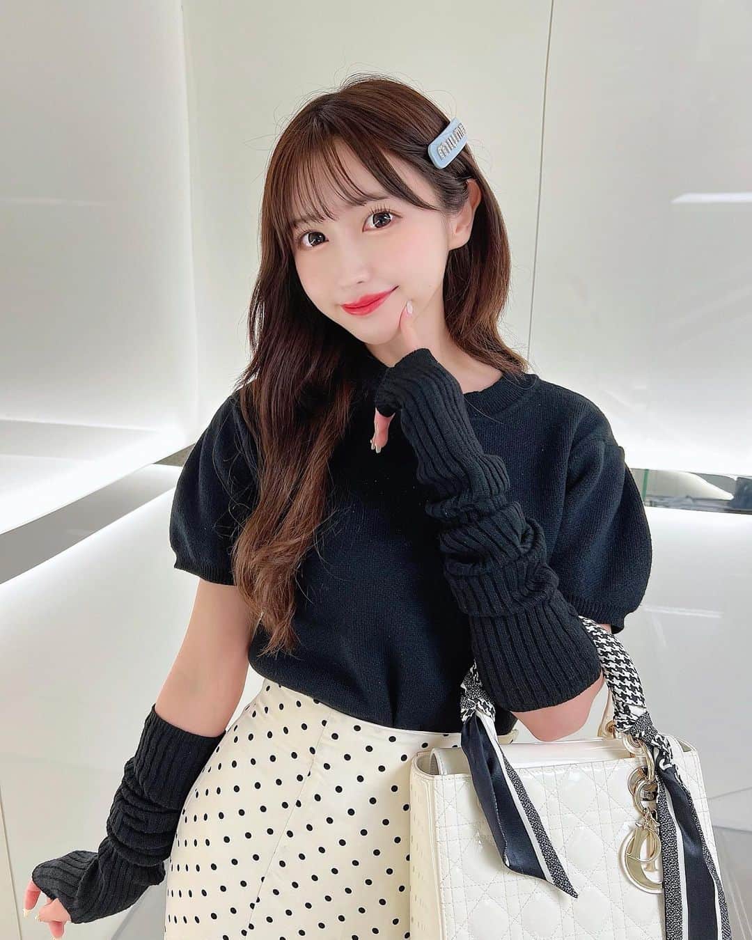 のインスタグラム：「くりくりな目になりたくて！👀  2年ぶりに涙袋にヒアルロン酸入れてもらったよ🫧💗  赤尾先生はほんとにデザインセンス抜群で、 丁寧ですっごく優しい！！！ 似合う似合わないをしっかり伝えてくれるから 初めてのヒアルロン酸の子でも怖くない！！ しかも湘南美容クリニックのヒアルロン酸持ちがいいから、2年くらい持ってました😂💗w  赤尾先生は【 @sbc_akao 】二重手術の指名数and口コミ評価全国👑No.1！慶應医学部とハーバード大学医学部出身なの！！  二重整形や、涙袋がきになる子は 赤尾先生にdmしてみてね🥰🤍  #湘南美容クリニック #美容 #美肌 #美意識 #美容垢 #美容好きな人と繋がりたい #クイックコスメティークダブルneo  #二重整形 #埋没法」