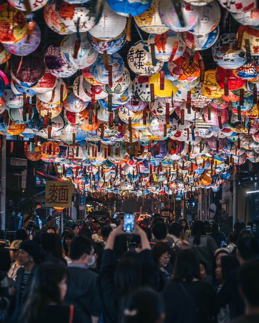 R̸K̸さんのインスタグラム写真 - (R̸K̸Instagram)「Taiwan street neon pack ・ ・ ・ ・ #beautifuldestinations #discoverearth #awesome_photographers #wonderful_places #TLPics #designboom #voyaged #sonyalpha #bealpha #streets_vision」10月6日 21時00分 - rkrkrk