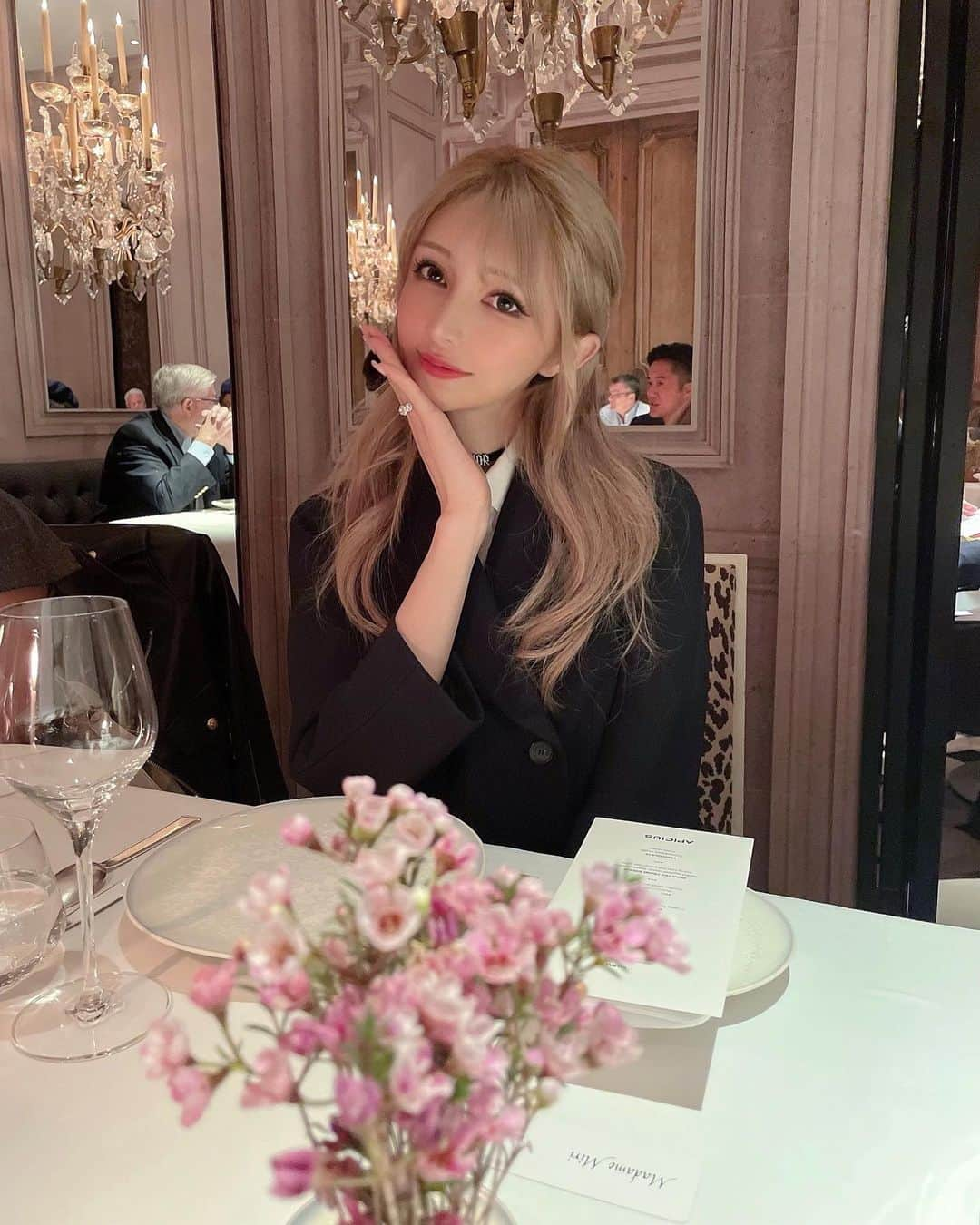 MIRIさんのインスタグラム写真 - (MIRIInstagram)「🍽🍾😋💕  #apicius  #paris #dior #invitation  #diorss #diorss23  #parisfashionweek  #pariscollection  #🇫🇷 #海外 #旅行  #france #fashion #fashionweek  #ディオール #招待 #春夏 #春夏コレクション  #フランス #パリ #DIORパリ本店 #モンテーニュ #ファッションウィーク  #ファッション #パリコレ #カクテルパーティ #ディナー #dinner #おやすみなさい  #🍖」10月7日 0時02分 - miri.o3