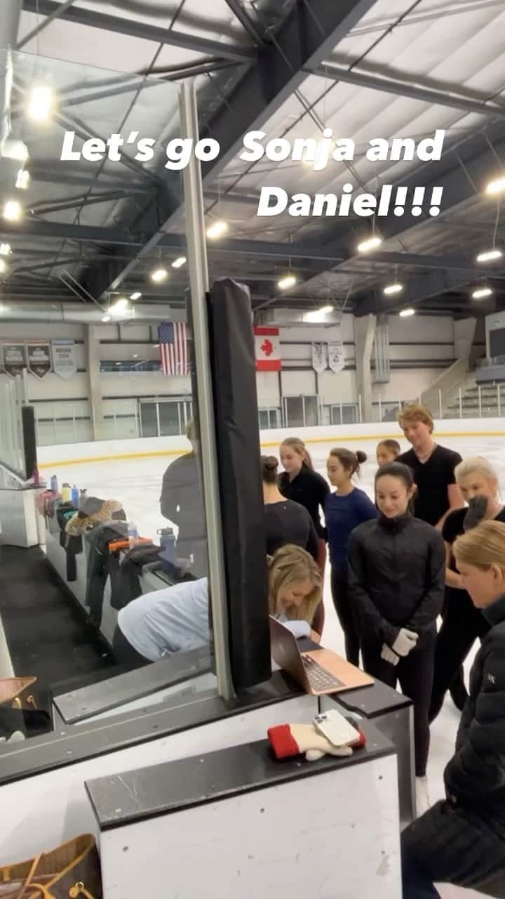 ネイサン・バーソロメイのインスタグラム：「Let’s go @astro_danielt and @sonia_baram」