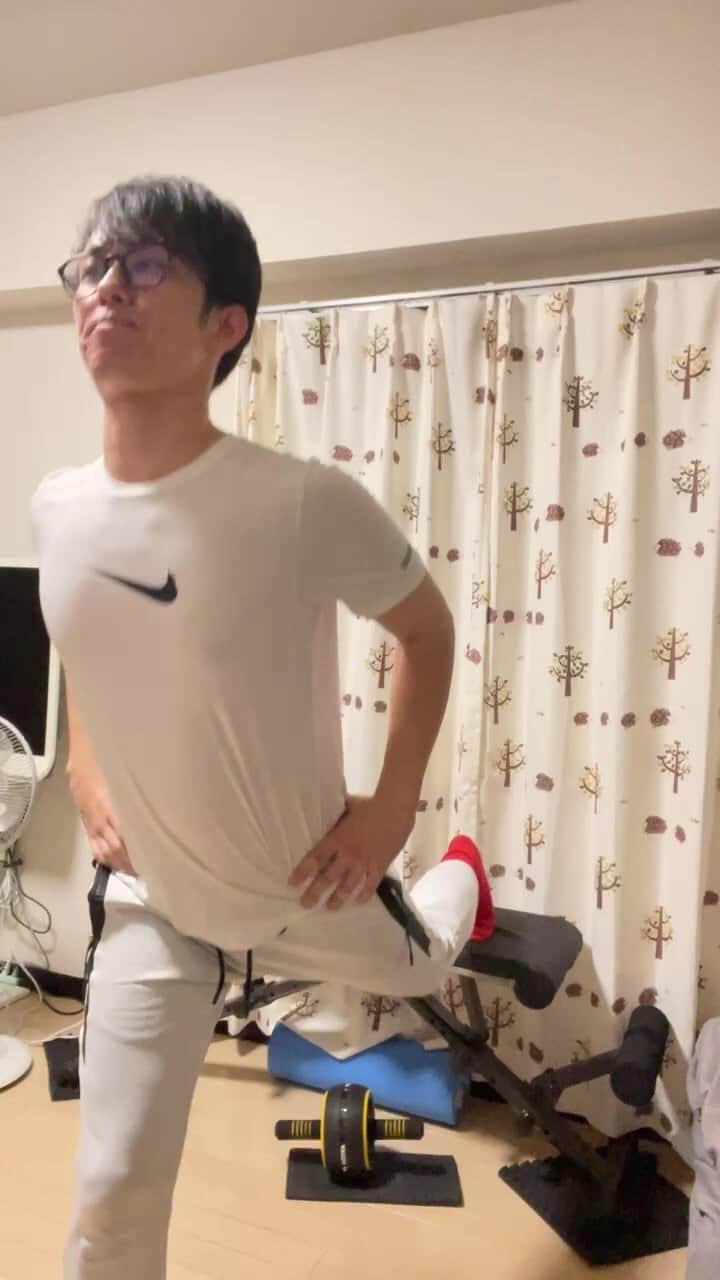 西村ヒロチョのインスタグラム：「深夜のスクワット配信」