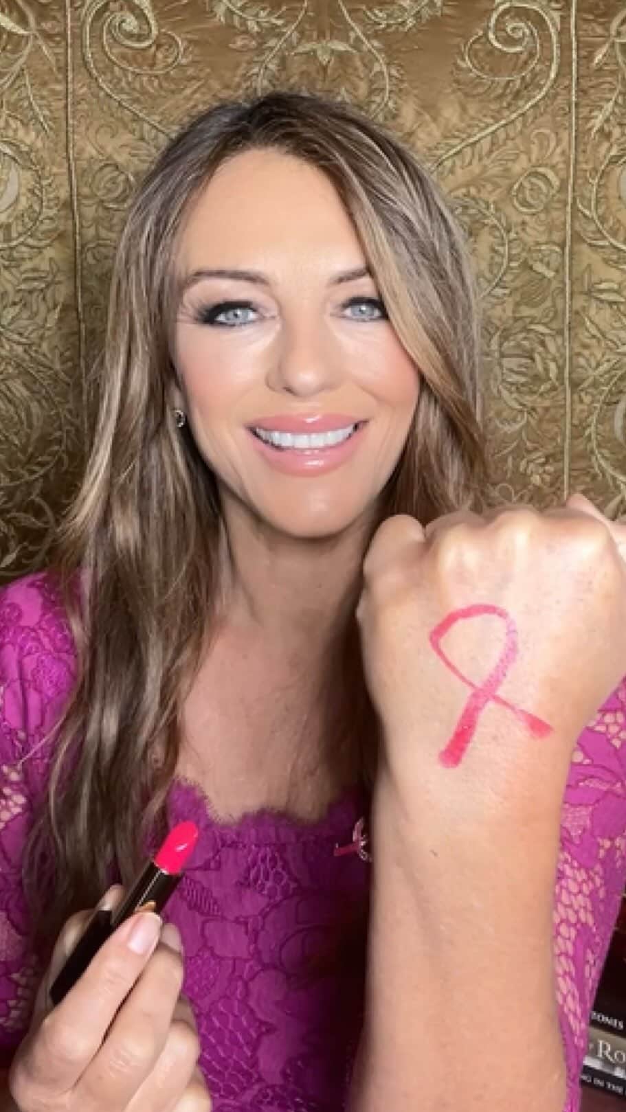 エリザベス・ハーレイのインスタグラム：「Glimpses of the @esteelaudercompanies Breast Cancer Campaign 2022. 1 in 8 women will be diagnosed with breast cancer. Self check and get screened #timetoendbreastcancer #elcambassador」