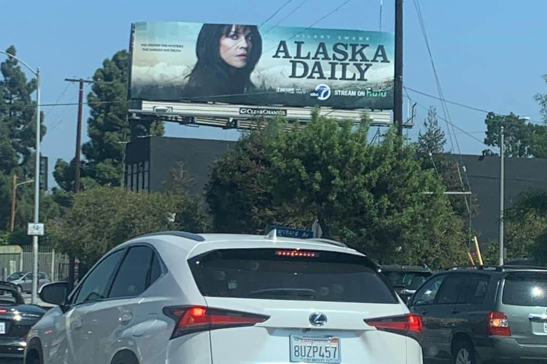 ジェフ・ペリーさんのインスタグラム写真 - (ジェフ・ペリーInstagram)「@alaskadailyabc PREMIERES TONIGHT at 10/9c on @abcnetwork 🎉🎉🎉🎉🎉」10月7日 4時04分 - jeffperryreal