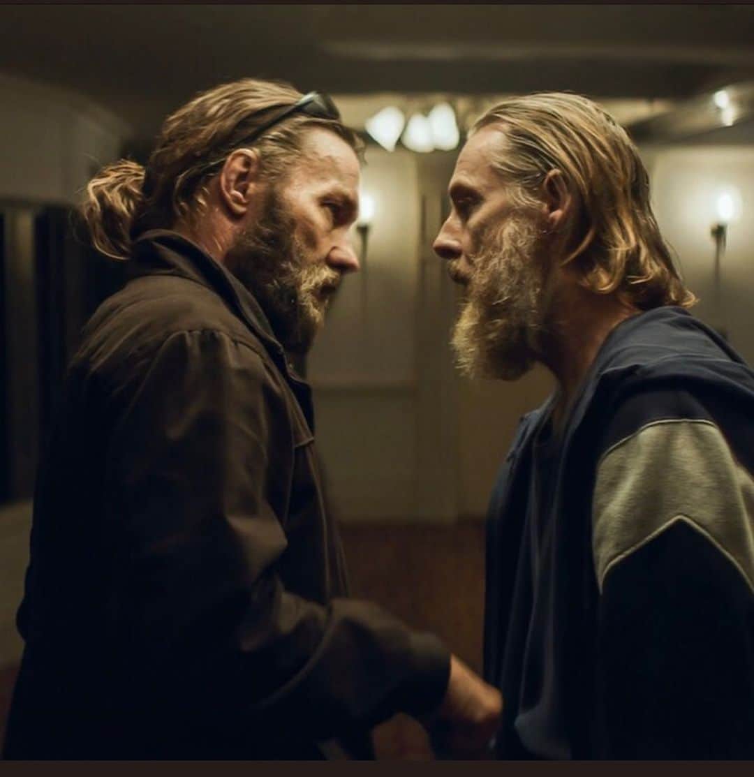 ジョエル・エドガートンのインスタグラム：「The Stranger in cinemas now in Australia 🙏🏼 Thomas M. Wright  is a force. Sean Harris is brilliant. To the whole incredible cast, our Adelaide Crew, to @see_saw_films @blue_tonguefilms , @anoncontent 🙏🏼 and  to all the people in QLD and elsewhere in 🇦🇺 who assisted from the wings and shadows 🙏🏼 Cinemas NOW... and then on @netflix Oct 17... 🇦🇺 🎥 xx」