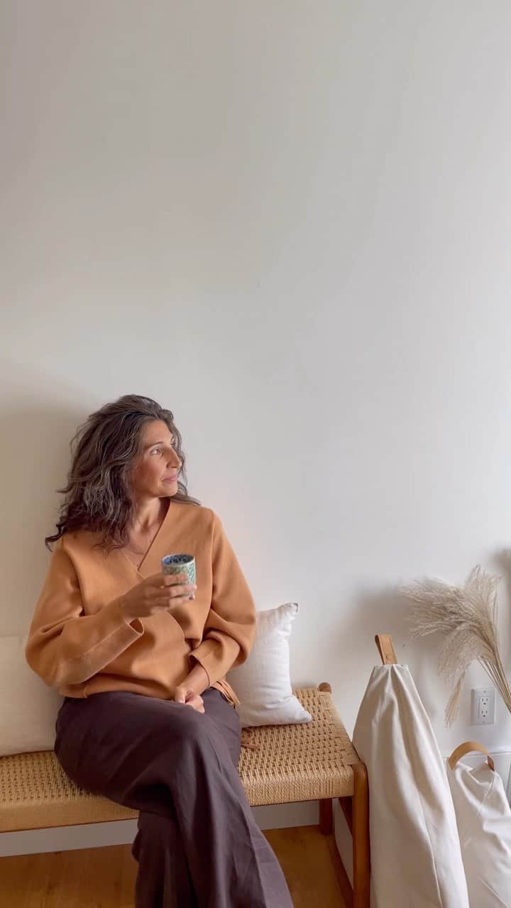 近藤麻理恵のインスタグラム：「I love seeing Konmari™ Consultants featured in projects, like the enchanting Marie-Helene Riverain (@loveandorderla) who joined us for our Holiday Gift Guide photo shoot. If you envision yourself as a professional consultant, follow the link in my profile to register for our upcoming virtual consultant course in November.」