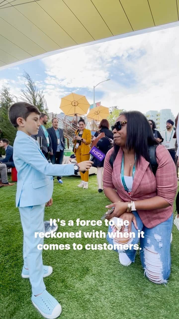 Salesforce のインスタグラム：「How would you explain what Salesforce does to a 7-year-old? At #DF22, we brought Huxley to Howard Street to find some answers! 👦🏻」