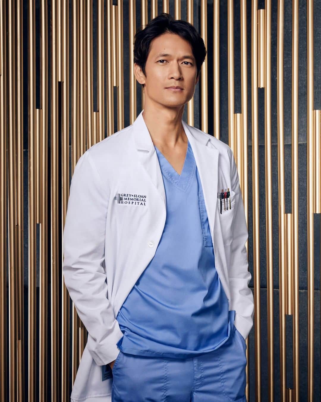 のインスタグラム：「McKinley High 👉 Grey Sloan Memorial. Don't miss @harryshumjr on #GreysAnatomy, premiering tonight at 9/8c on ABC and Stream on Hulu! @greysabc」