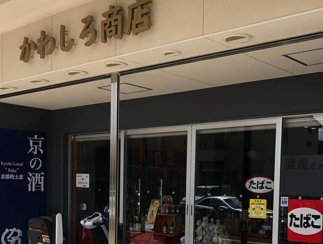 ツジトモタカのインスタグラム：「明日10/8、cinema staff5年ぶり2度目野音ワンマンですよろしく  無事終えて最高の酒場でゆっくりお酒飲みたいな〜🍻」
