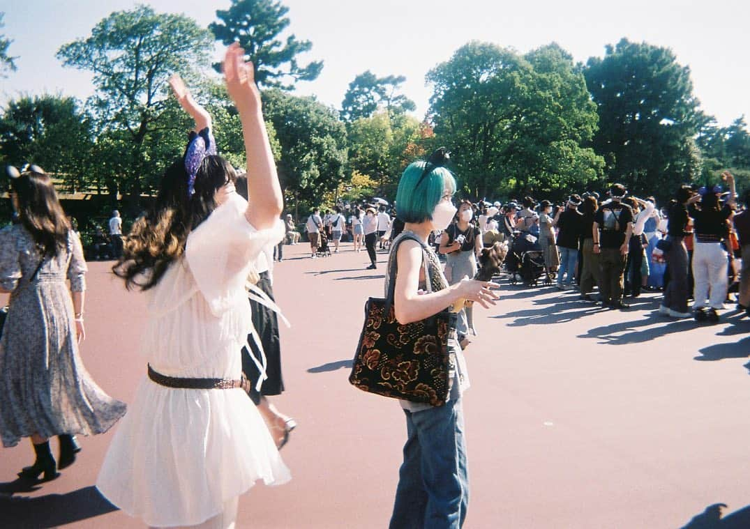 北澤ゆうほさんのインスタグラム写真 - (北澤ゆうほInstagram)「ぜんぶ写ルンですで撮ったやつ📸 いっぱいごめんね〜！とりあえずこれで終わり🐭🏰」10月7日 17時03分 - yuyuuho