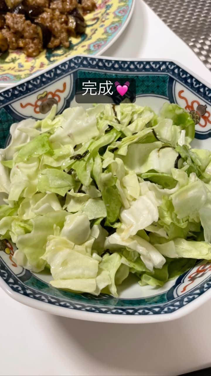 田中えみのインスタグラム：「副菜💓 キッチンが汚ねぇww失礼‼️ま、毎日こんなものです。」