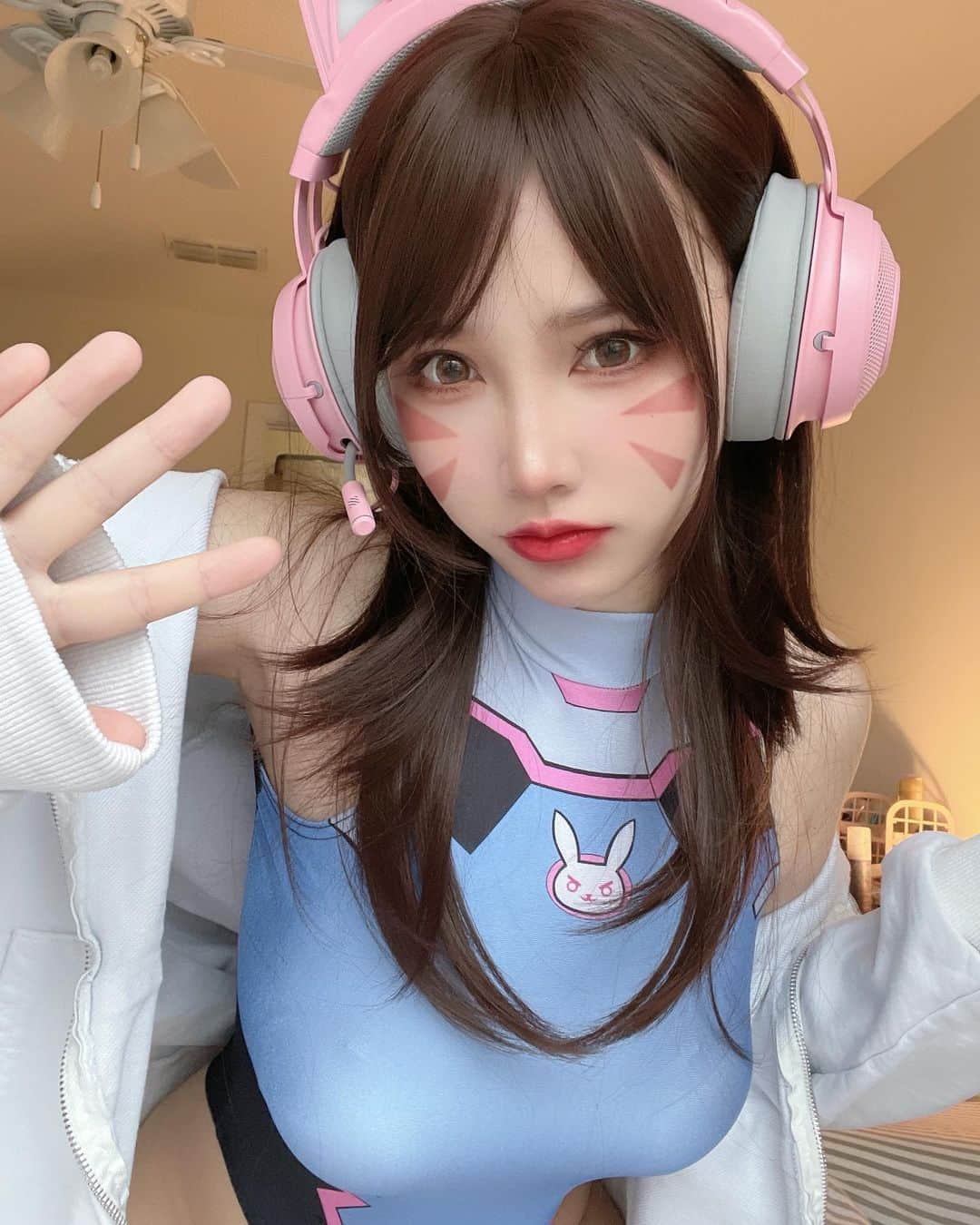 犬神洛洛子のインスタグラム：「💕#dva #dvacosplay #dvaoverwatch #overwatch #overwatch2」