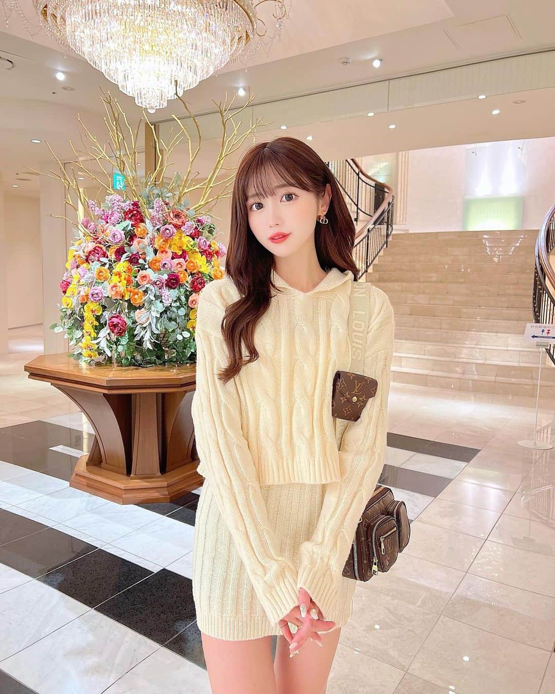 のインスタグラム：「いきなり寒くなったね🥺 みんな冬服かった？🥺🤍   #miia  #冬服コーデ  #デートコーデ  #冬服」