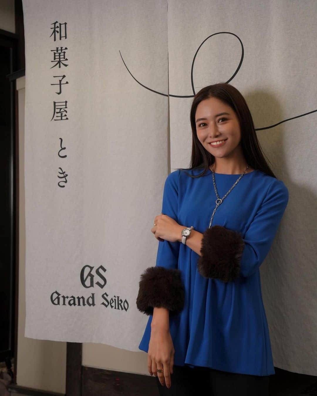 のインスタグラム：「Grand Seiko 和菓子屋 とき⌚️✨ @grandseikojapan は時を食（は）むをテーマとした和菓子屋ときをUNKOWN HARAJUKUで今日から10日間限定でオープン。 . 平野紗希子さんプロデュースの時をテーマにした和菓子が販売されてるの。私も一分を試食させていただいたんだけど食べてる一分の間に刻々と表情を変える和菓子で本当初めてでした！和菓子って奥深い...！ . そして何よりずーっと長くお父さんが愛用していたグランドセイコーの時計を自分も試せてすごく嬉しかった！本当に素敵な時計だからこそ長く愛用できるよね✨上品で凛とした気持ちになりました🫶 . #グランドセイコー #grandseiko #腕時計 #和菓子屋とき #watch #和菓子 #japanesesweets #時計 #時計好きな人と繋がりたい」