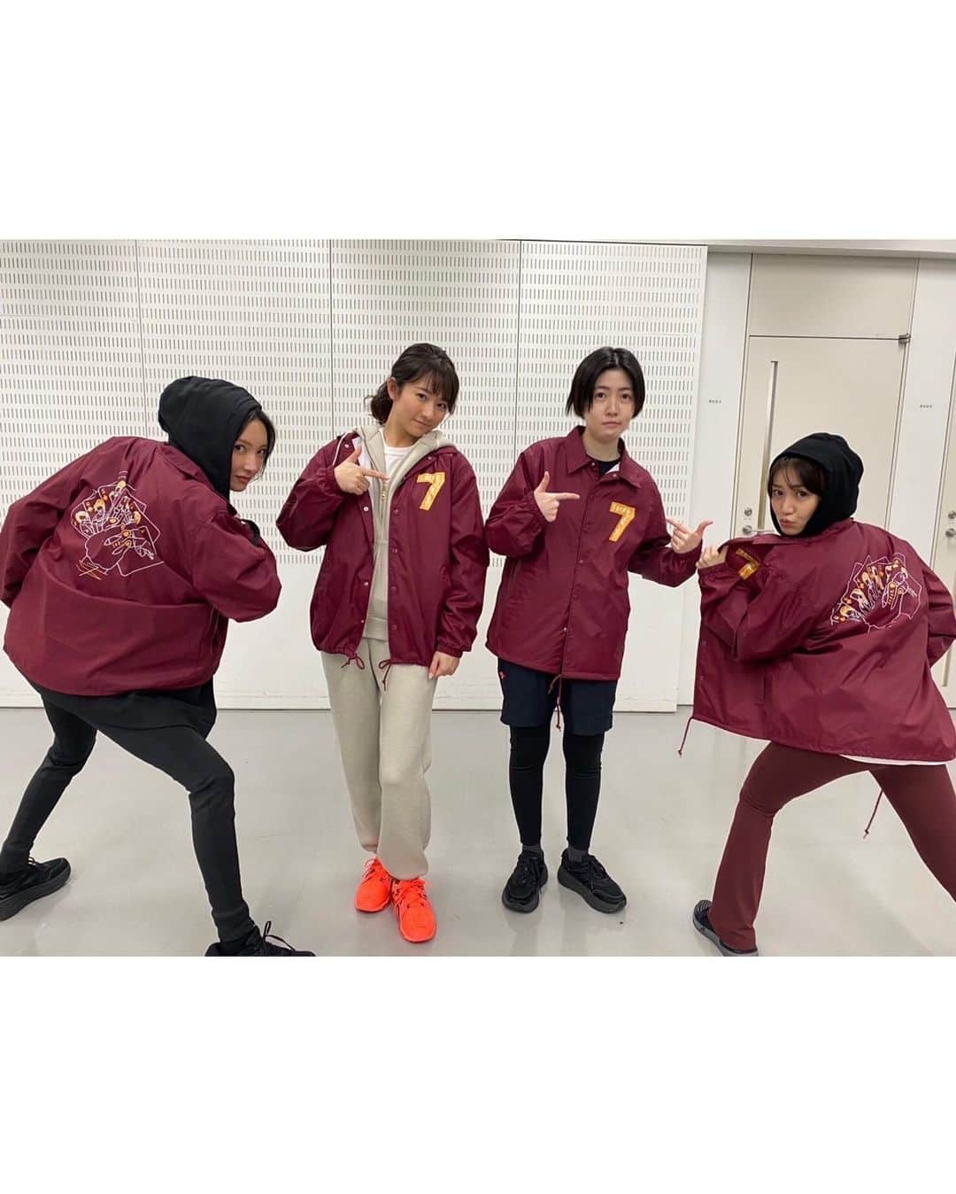 のインスタグラム：「本日から公開✨✨✨  『七人の秘書 THE MOVIE』‼️  初日おめでとうございます❤️‍🔥  雨だし、寒いし、映画館行って 七人の秘書観よー🙌🏻🙌🏻🙌🏻ﾜ-ｲ  The movie “Seven secretaries” are released at finally from today. I play one of the secretaries who is Miwa Kazama. This movie is very enjoyable an action film that the seven secretaries beat an evil with having their justice👿✊🏻 Plz check it💫  #七人の秘書 #sevensecretaries」