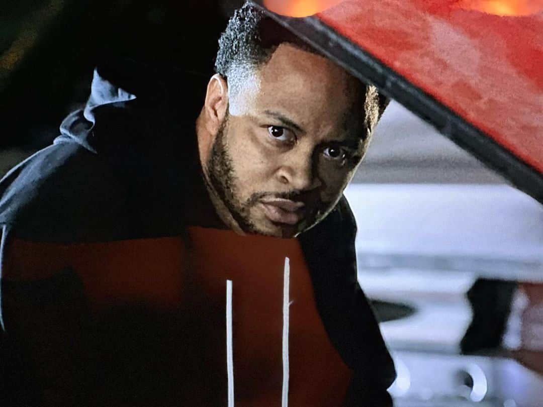 ユージン・バードのインスタグラム：「Episode 3: 99 Problems  Enter CJ Cooke - That look you give when you about to go GET THAT!  “Well hello hello. How may I service you?” 🤣   Trying to outsmolder @themichaelealy. Thanks to my friend @dionnegipson for sending this shot. I was DYING!!  #ReasonableDoubtHulu #nowstreaming」
