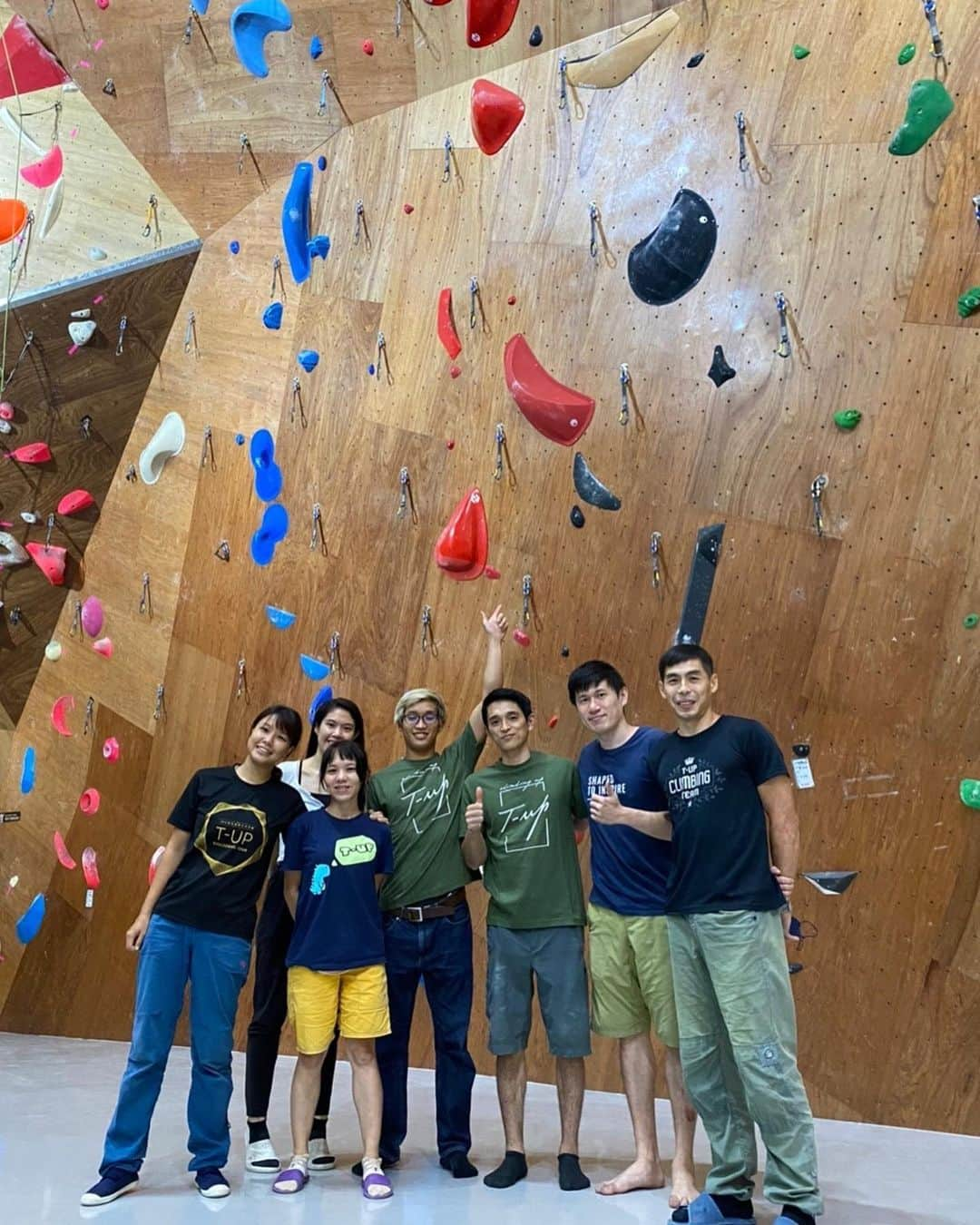 堀創のインスタグラム：「@tupclimbinggym にてルートセット講習を行った。 @bpump_ogikubo で培ったセットの考え方を共有するべく、試行錯誤しながらの講習。 課題の内容やムーブの作り方、見た目などなど。 ルートセッターの成長はクライマーの成長に欠かせないことは、選手時代から感じていた。 そしてクライマーが成長することで、クライミングシーンは大きく発展していく。 今回の講習が台湾のクライミングシーンの盛り上がりに繋がればと思う。  Route setting work shop in Taiwan . We shared our route setting methods.  I have felt since my days as an athlete that the growth of route setters is essential to the growth of climbers. And as climbers grow, the climbing scene will grow. I hope this training course will help the climbing scene in Taiwan grow.  @8611inc @bpump_ogikubo @ifsclimbing @frictionlabs @soill  #bouldering #climbing #ボルダリング #クライミング #routesetting #routesetters」