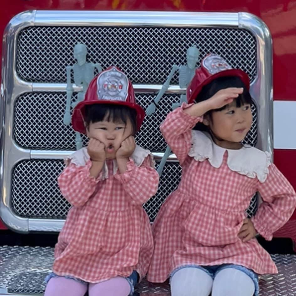 ぽるぽるちゃんさんのインスタグラム写真 - (ぽるぽるちゃんInstagram)「今週はなにしようかな☺️  #小さな消防士 #長女の真似がしたいお年頃 #出来てないよ😊 #ぽる」10月22日 10時18分 - poruporuchan
