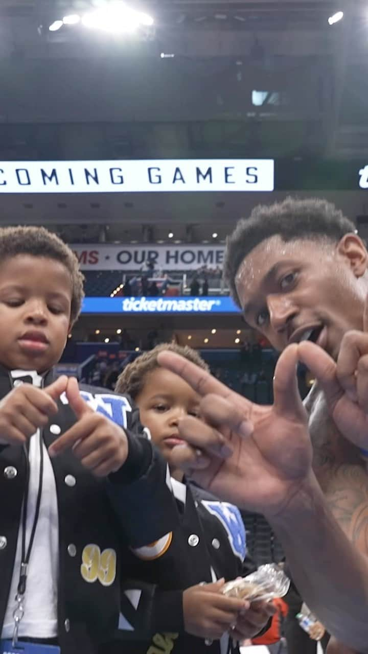 ブラッドリー・ビールのインスタグラム：「DUBS WITH DAD 👐  A new core memory for the Beal boys 🥹」