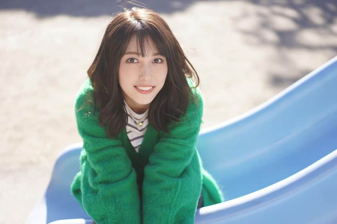秦瑞穂のインスタグラム：「.  おはよー！！  カーディガンらぶ🌱 緑もらぶ🌱  何色すき？ .  #秦瑞穂 #follow #me #followme #japanesegirl #asiangirl #japan #tokyo #粉我 #偶像  #フォロー #フォローミー #ポートレート #写真  #被写体 #gm#goodmorning #green」