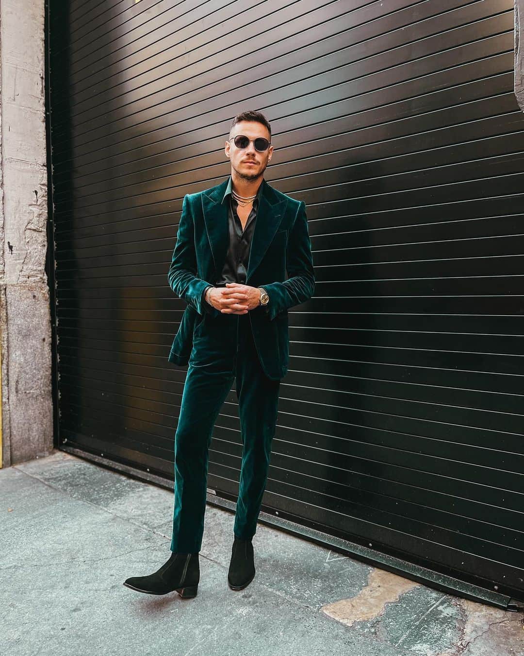 aleksmusikaのインスタグラム：「Velvet sets with the sun and goes allll night @musika #musikany #menscouture #designer #nyc」