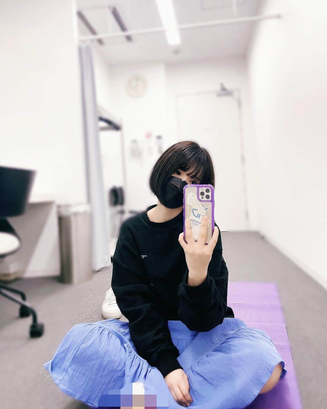 愛美のインスタグラム：「#aimisound_福岡 本日！ スタジオリハ着。 #ootd #私服  ライブ間近のスタジオリハは衣装をイメージしやすいようにひらめくスカートとかを着ることが多いです。  本番当日の会場リハは衣装着てやったりするので、私服はジャージのことが多いかなぁ💫」