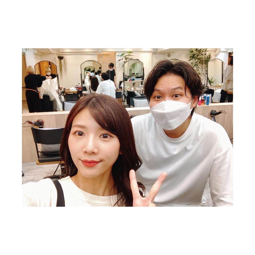 赤谷奈緒子さんのインスタグラム写真 - (赤谷奈緒子Instagram)「今日は日帰り撮影📸💕 . 早く終わったので お兄ちゃんのところへ☺️💓 カラーカットして戻してもらった☺︎♡ @belle__shinjuku  @belle_akatani  . ありがとう🥰 . #belle新宿店 #美容院#日帰り#東京#今日は冬並みに寒すぎますね🥹#今日も🙎‍♂️さんありがとうだよ☺︎💓」10月7日 18時02分 - naokoakatani