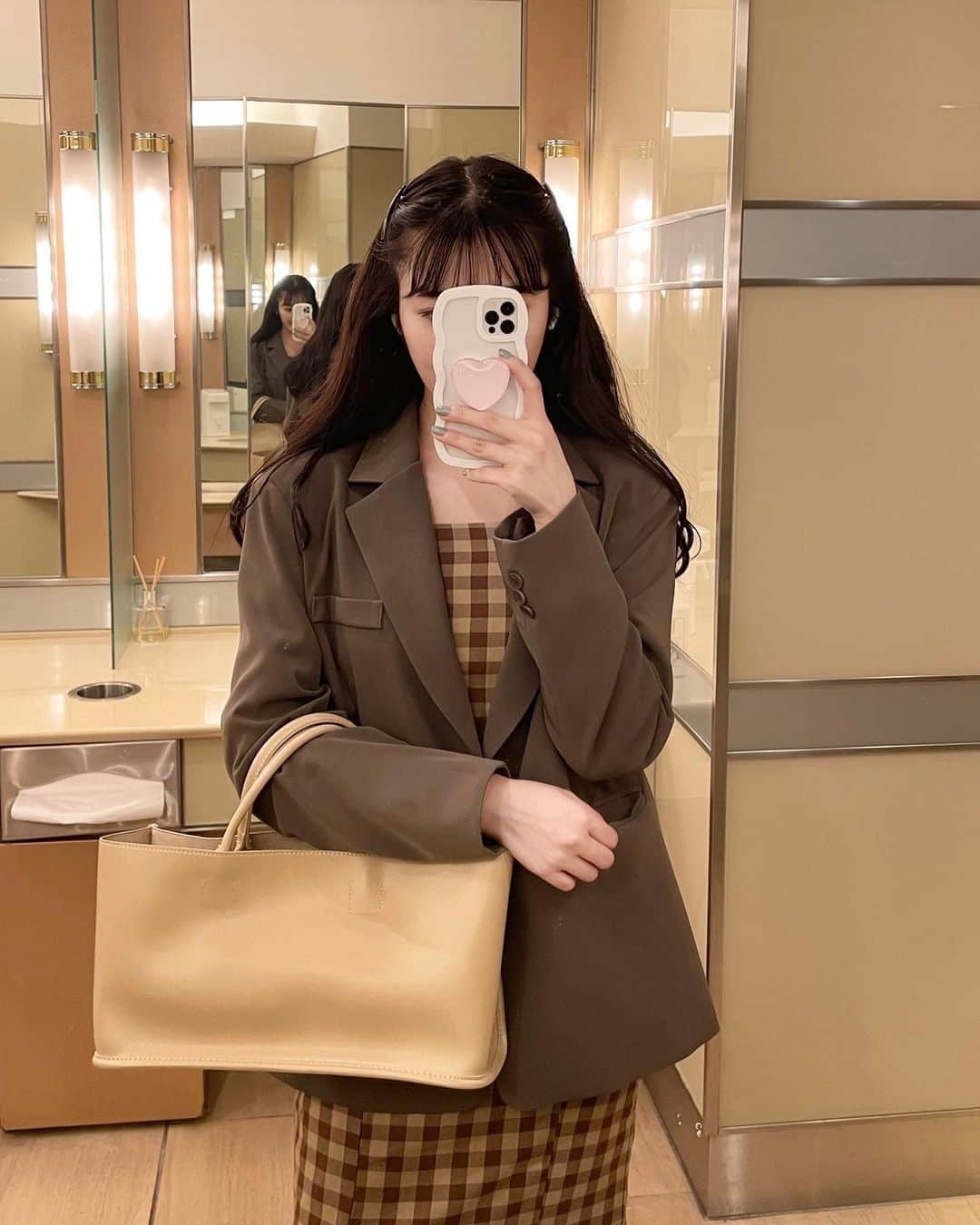 河﨑莉奈のインスタグラム：「さむいけどしあわせ₍ᐢ - ̫ - ᐢ₎🤎」