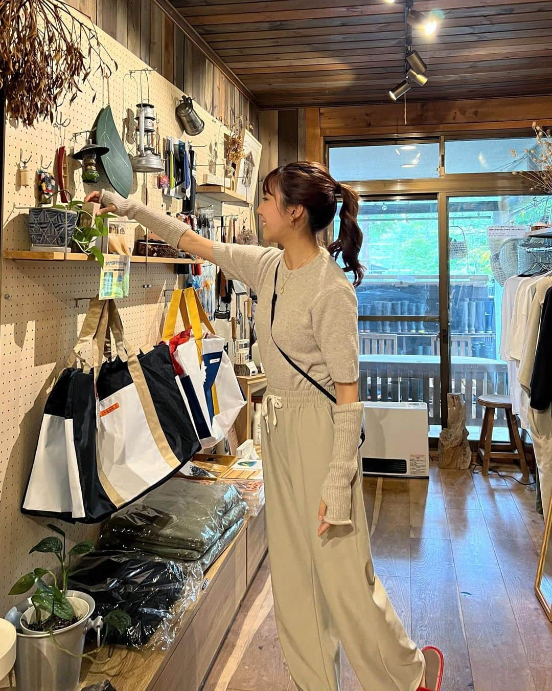 Moka さんのインスタグラム写真 - (Moka Instagram)「The Saunaのショップ🍃  Tシャツのデザインが毎度最高に可愛い。  #サウナ #サウナー #サ活 #サウナ部 #サウナイキタイ #サウナ女子 #サウナー女子 #サ活女子 #サウナ好き #サウナガール #thesauna #lamp #サウナシュラン #サウナグッズ #サウナアイテム #サウナハット #ととのい #ととのう」10月7日 18時54分 - moka_030n