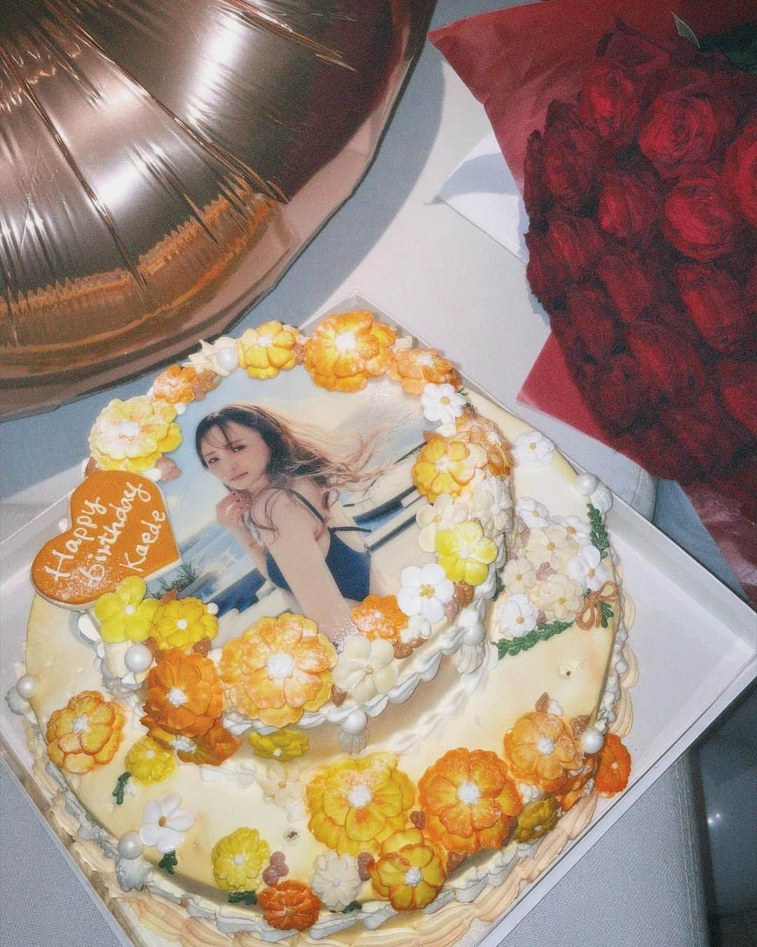 のインスタグラム：「10月6日に30歳になりました🦋 当日は大切な親友たちと過ごしました:)本当に幸せ者です♡ 家族、周りの方々に恩返し出来る様に素敵な大人になります💞 #感謝」