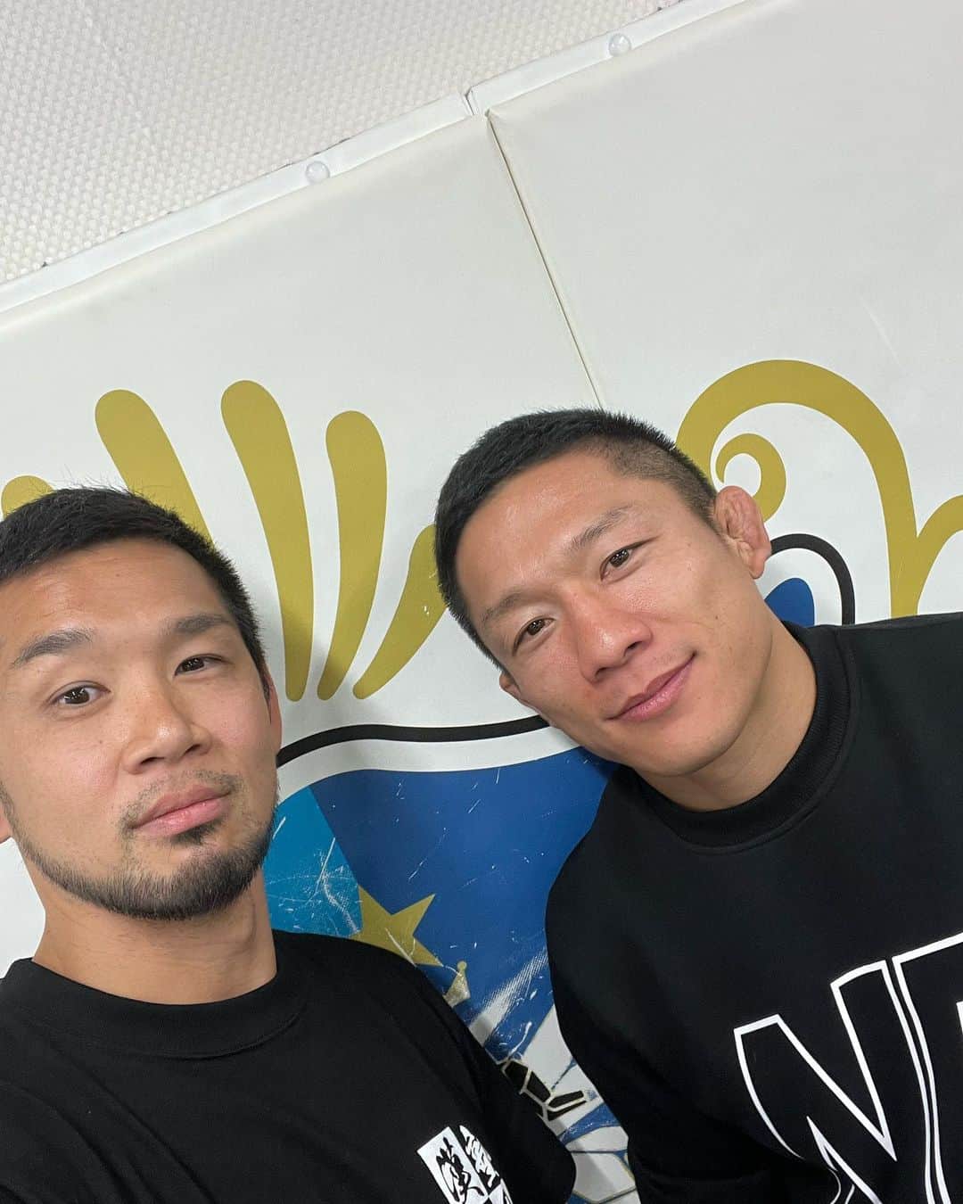 石渡伸太郎のインスタグラム：「🤝」