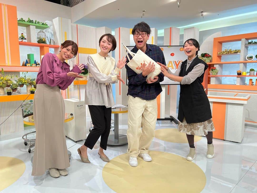 のインスタグラム：「中桐アナが 育休から戻ってきました👶🍼  パパギリ先輩、おかえりなさいっ！  #everyフライデー #西日本放送 #アナウンサー」