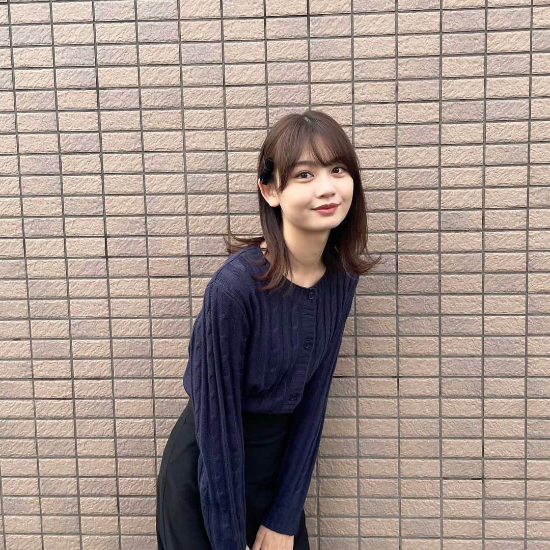 安村真奈のインスタグラム：「ネイビーニットはH&Mだよ💙  #安村真奈 #ニット #ニットコーデ #ケーブルニット #ニットカーデ #ニットカーディガン」