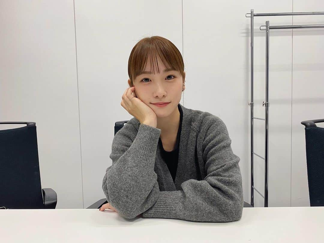 川栄李奈さんのインスタグラム写真 - (川栄李奈Instagram)「先日インスタライブ見てくださった方々 ありがとうございました☺︎ 自分のアカウントからインスタライブやるの初で 不慣れ感満載でお届けしてしまった😂 そして1話からハラハラドキドキでしたね 来週2話ナミがエイジと共に動き出しますよ お楽しみに！ 急な寒さで、、 みなさん風邪には気をつけてくださいね🫡」10月7日 21時10分 - rina_kawaei.official