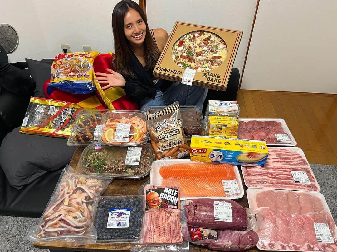 佐野千晃のインスタグラム：「YouTubeにてコストコ爆買いが公開されました〜！  見てね🤤  ちなみにこの写真はほんの一部wwwww  #natural #healthy #good #gilrs #gilr #cool #cute #ooted #selfie #self #face #スポーツ女子 #スポーツ #ハワイ #笑顔 #ひまわり#YouTube #見てね #コストコ #コストコ購入品 #楽しい」