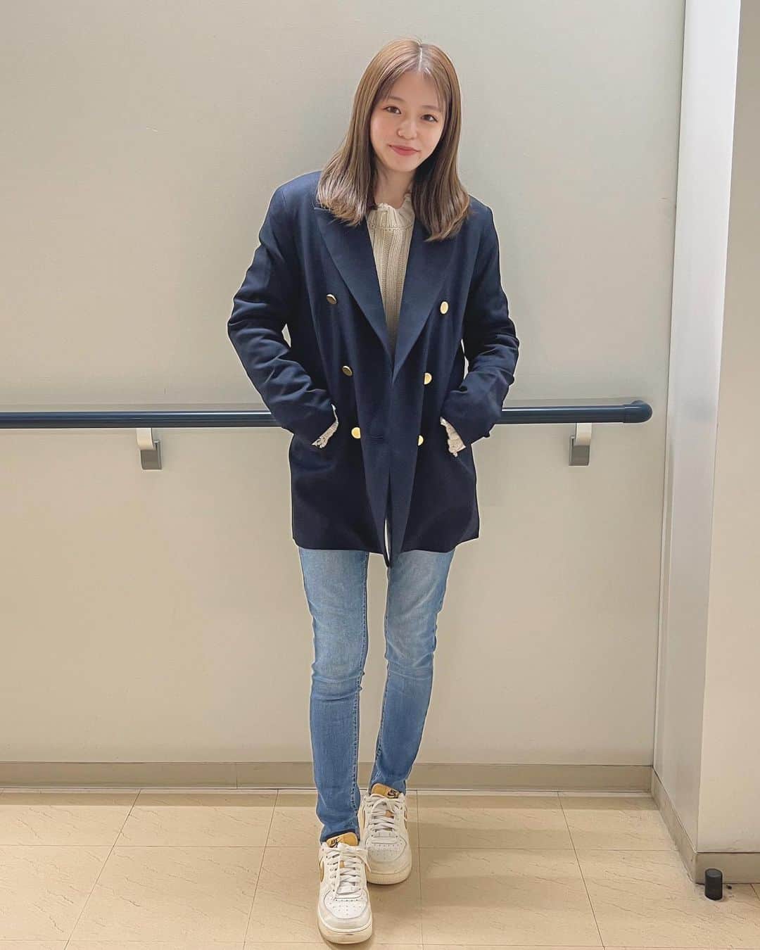 大塚美波のインスタグラム：「GUのジャケット、キレイめにもカジュアルにも着れるから、最高に着回しきいてて最高🫶  🧥 @gu_for_all_   #gu_for_all #gupr #ダブルブレストブレザー #gu #guコーデ #秋コーデ #今日のコーデ #ootd」