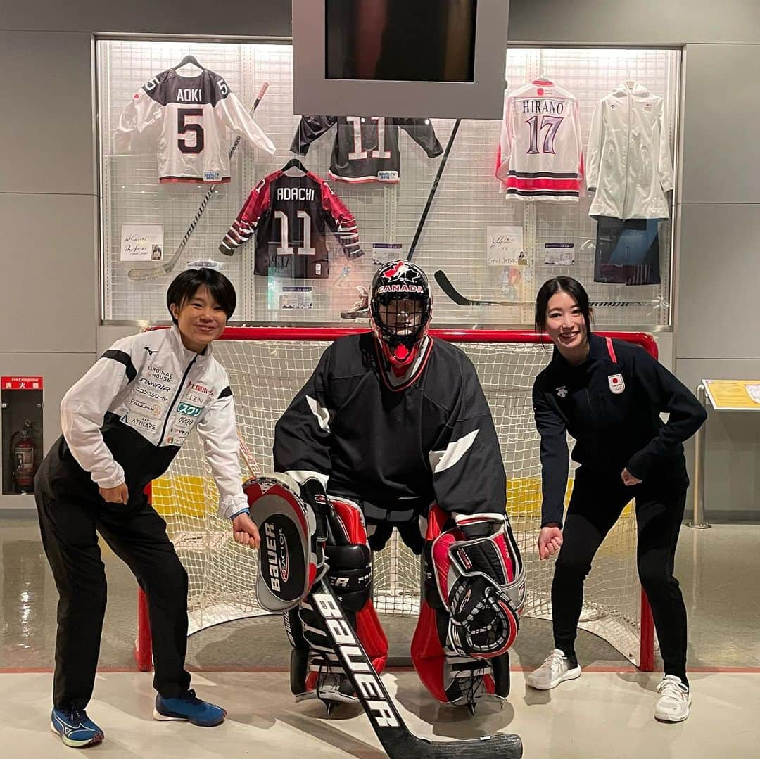 藤本那菜さんのインスタグラム写真 - (藤本那菜Instagram)「大倉山（SOM）でのイベント🎿🏒  阿部雅司さん(ノルディック複合) 鈴木靖さん(スピードスケート) 伊藤有希さん(ジャンプ)  シミュレーション体験だったり、ジャンプ練習を間近でみたり、他競技の色々なお話も沢山聞けて貴重な経験でした！！関係者の皆様ありがとうございました🌷  #ホッケーポーズ #ジャンプポーズ #金メダルの重さ🥇 #札幌オリンピックミュージアム #ジャンプ競技の奥深さを知った1日」10月7日 21時24分 - nanafujimoto33