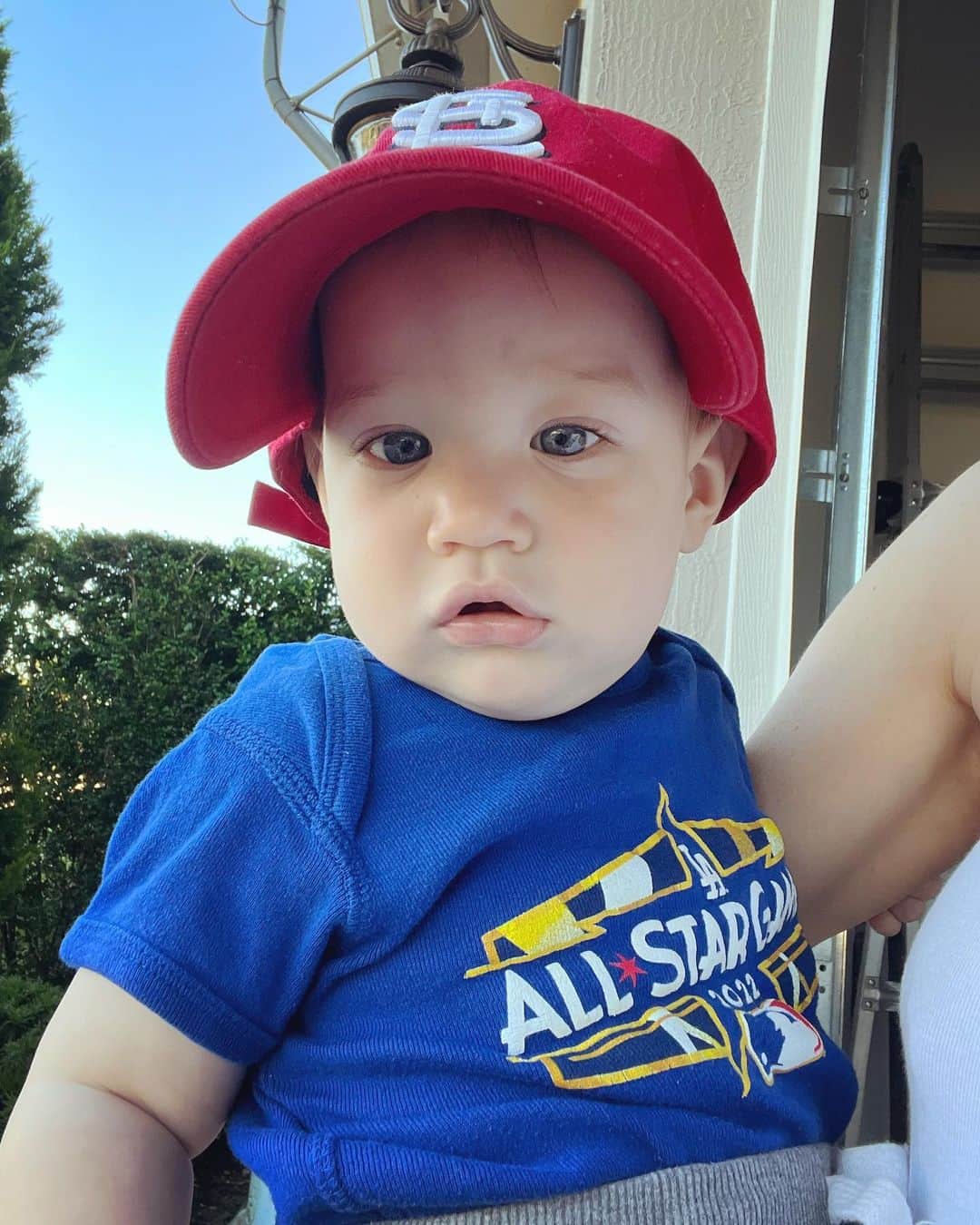 ローレン・マイコラスのインスタグラム：「@magic_mikolas39 this baby though 💙🤍❤️」