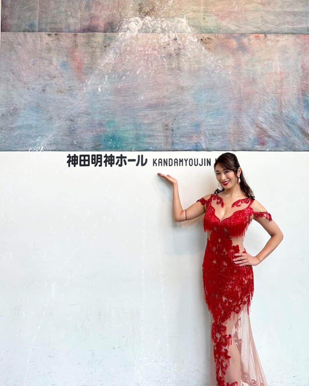 のインスタグラム：「先日神田明神ホールで行われた LGBT×SDGsのDream runwayに出席させていただきました❤️  ありがとうございました😊  素敵なドレスをありがとうございました❤️ @emememily930  安心してください❤️ 履いてます😁 UNIQLO最高👍 流石に公共の場では😂 ごめんね〜🤣🤣🤣  #熟女 #reikokobayakawa  #Dreamrunway  金魚って言われた❤️嬉しい❤️thank you💕 色々な嬉しいコメントありがとうございます😊  みんな大好き😘」