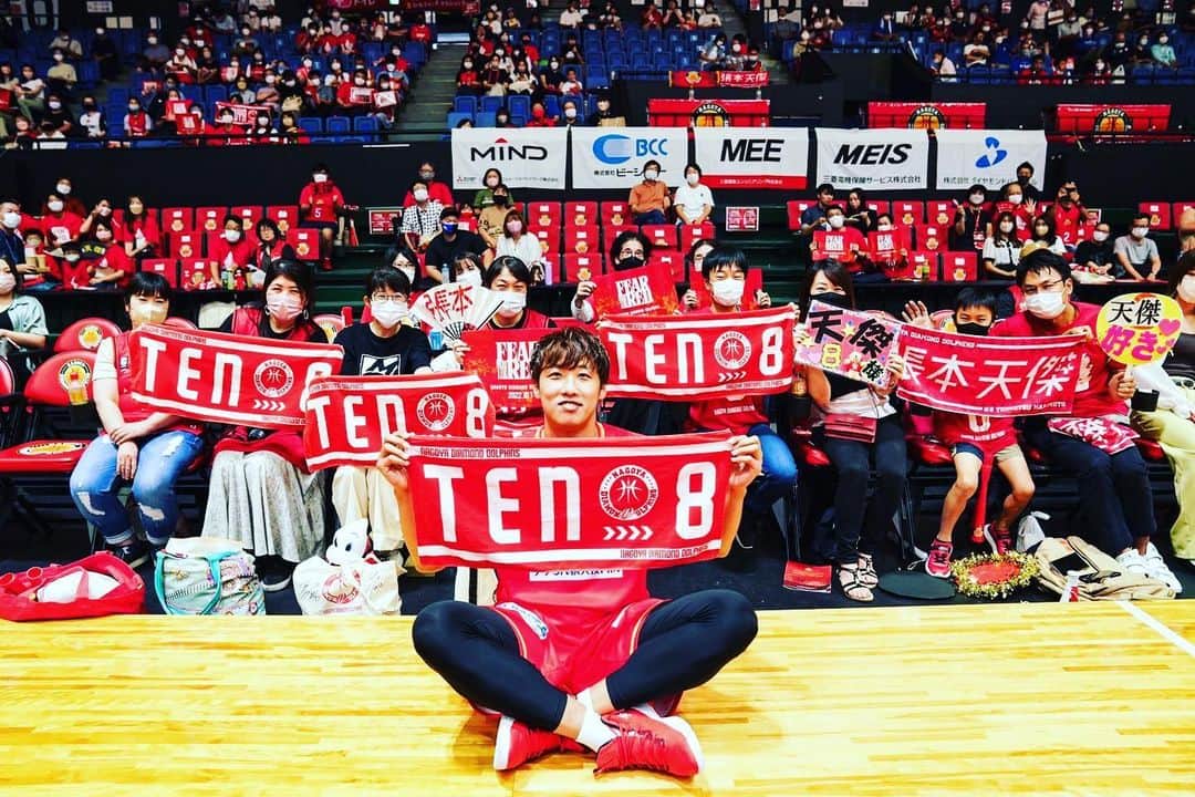 張本天傑のインスタグラム：「いい写真やん。 もっとタオルの数増やしたいね🙋‍♂️ #ドルフィンズ」