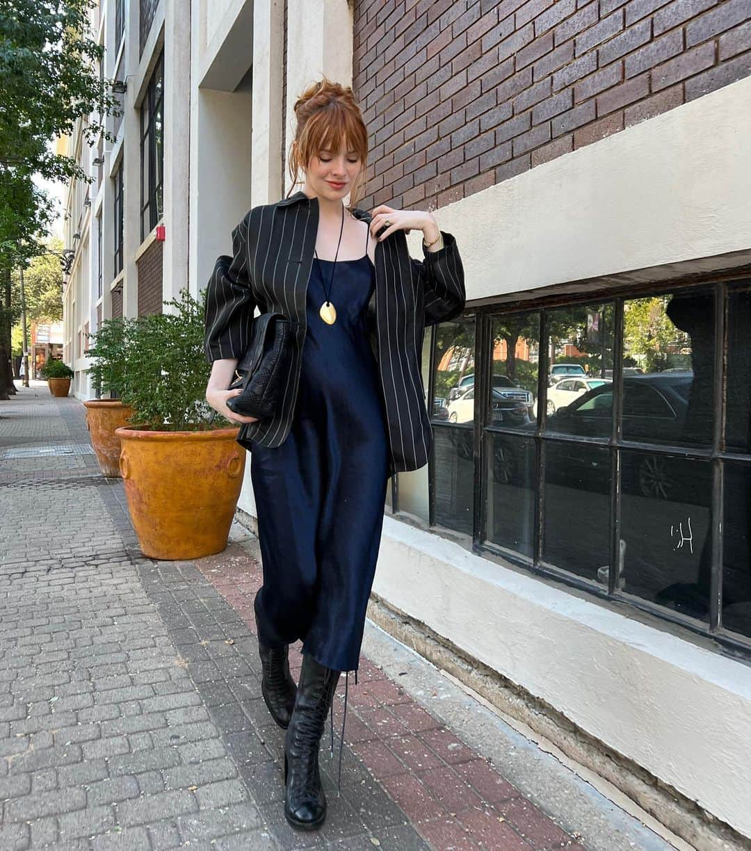 ジェーン・アルドリッジさんのインスタグラム写真 - (ジェーン・アルドリッジInstagram)「All time favorite boots and all time favorite color combination (black and navy) jacket is vintage @geoffrey.beene from @vintagemartini and dress is @vince!」10月8日 0時08分 - seaofshoes