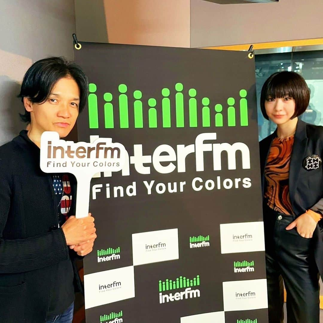 成田昭次のインスタグラム：「TOKYOMUSICSHOW  リトルブラックドレス ryoちゃんとダブルDJでお届けするinterFMラジオ『TOKYO MUSIC SHOW』 ついに始まりました！ ダブルDJとは名ばかりで、自分の事を話すので精一杯でした… すっかりryoちゃんに任せきりになってしまい反省です 『うたコン』出演やブルーノート東京でのライブ『CITYPOPNIGHT』を控えて多忙な中、いつも明るい笑顔で頑張る姿にパワーを貰っています  次回からは皆さんからのメールやツイートもちゃんとご紹介しながら、一緒の時間を楽しく過ごせたらと思います 来週からも宜しくお願いします  interFM『TOKYO MUSIC SHOW』 毎週木曜日19:00〜 ▼リクエスト＆メッセージ　tms@interfm.jp ▼番組Twitter @Radio_TMS ▼ツイッターハッシュタグ #tms897  #リトルブラックドレス #成田昭次 #TOKYOMUSICSHOW」