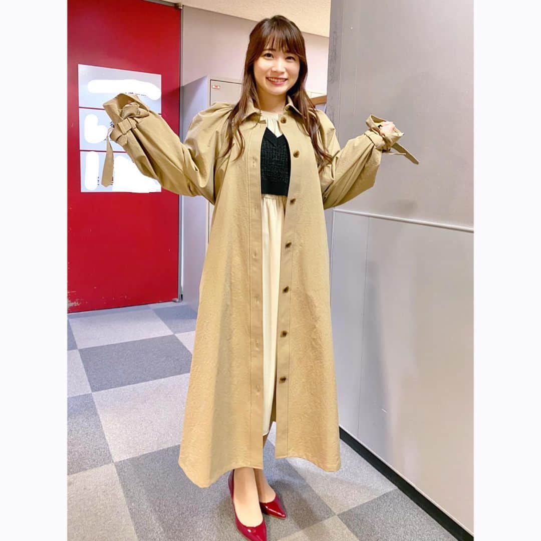 のインスタグラム：「今季初アウター着用初日は10月5日でした🧥 アウター:#flumor  #衣装 #nスタ #天気予報」