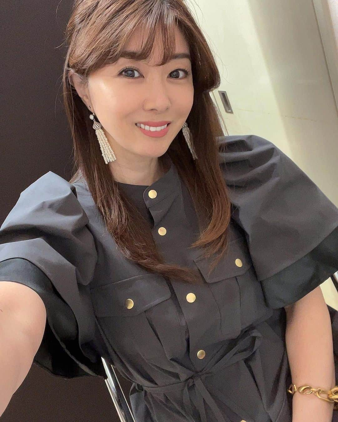 矢部美穂さんのインスタグラム写真 - (矢部美穂Instagram)「今日はこれからWINS銀座で予想トークショー🎤 ザ・ラウンジで行います✨  12時30分と14時30分からになります😊 なんか久しぶりにちゃんと予想するから緊張感がありますね✨  WINSにいるので発売機で馬券購入も久しぶりになります💖 当たりますように✨  イベントのあと はダッシュで💨帰宅して M’s TVの南部杯スペシャルの収録があるので頑張りますよ‼️私はリモート出演です✨  #WINS銀座 #ウィンズ銀座 #競馬予想 #40代  #矢部美穂」10月8日 11時49分 - miho.yabe.0607