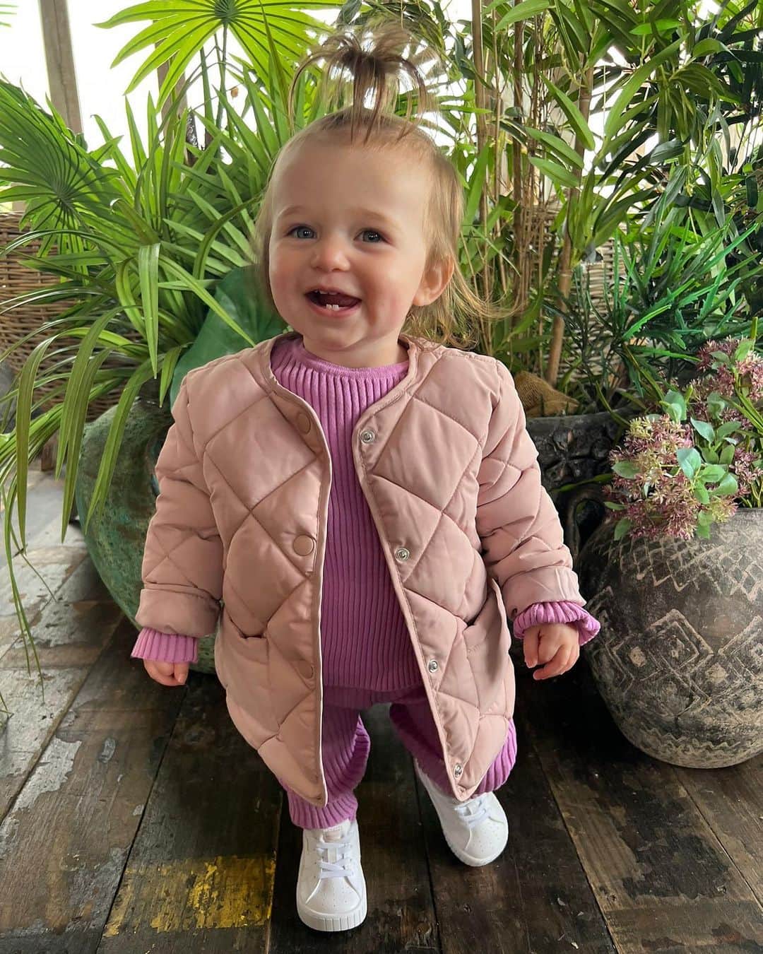 のインスタグラム：「Can’t believe im writing this already, but Happy 1st Birthday to our princess ❤️ you’ve changed all our lives forever, you’re such a bundle of joy and you couldn’t be any more loved than you are ❤️❤️ @angelajames11」